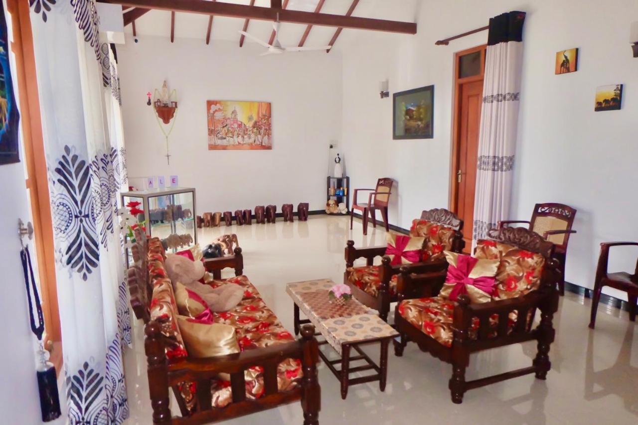Rodrigo'S Villa & Restaurant Negombo Buitenkant foto