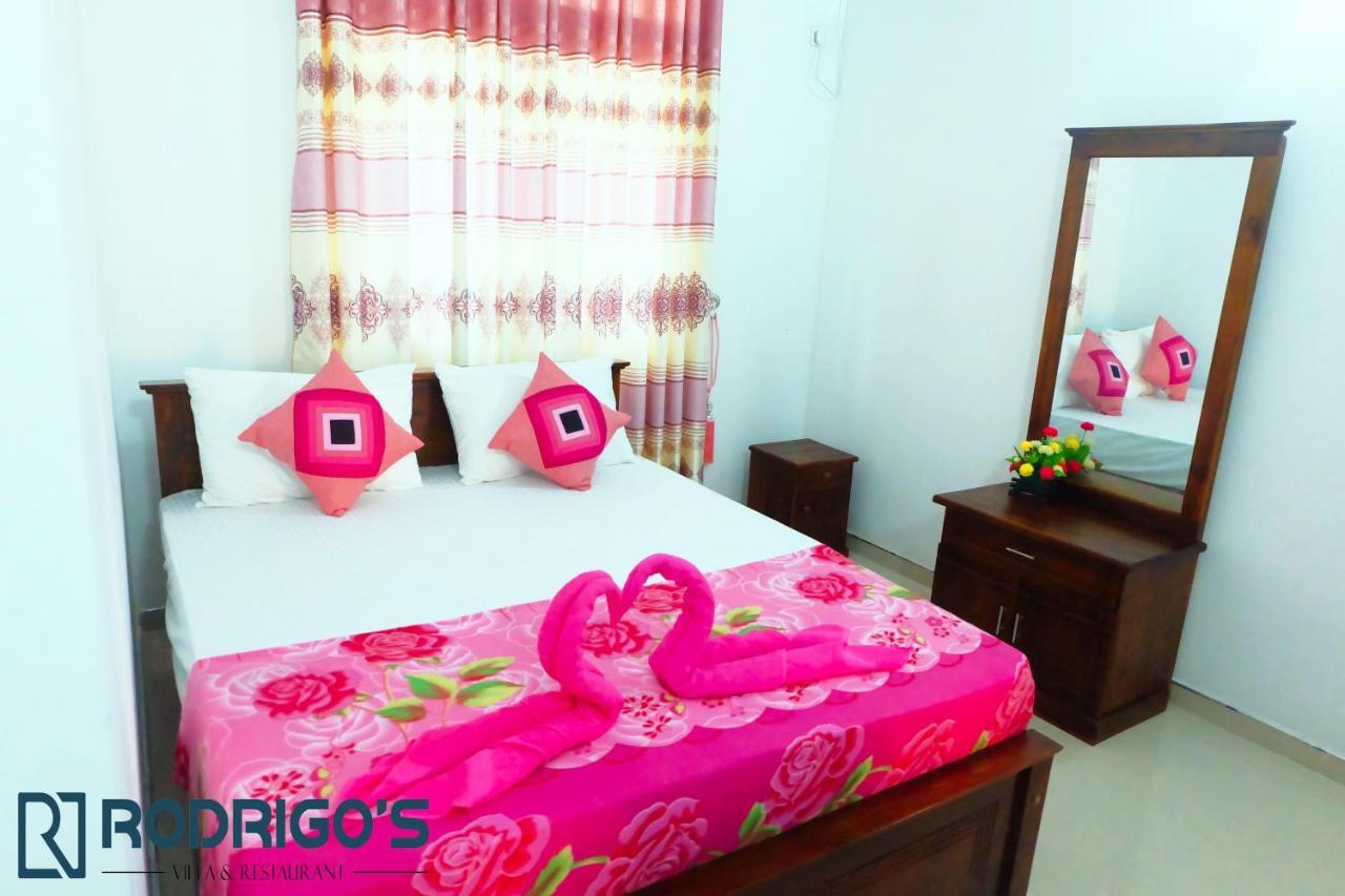 Rodrigo'S Villa & Restaurant Negombo Buitenkant foto